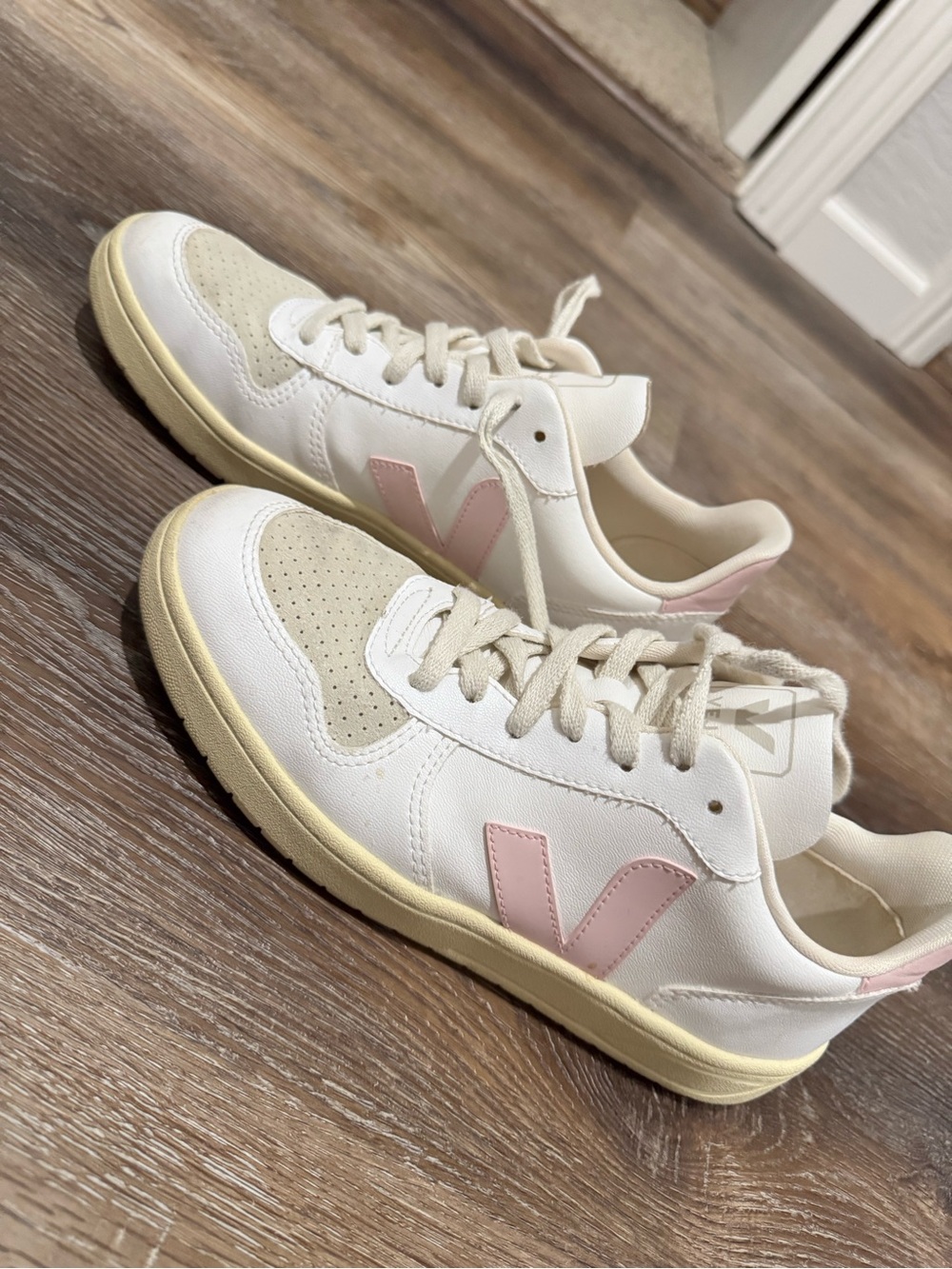 Veja Women’s V-10 Shoes